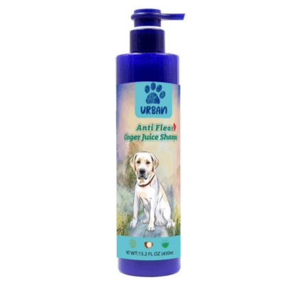 בקבוק שמפו לכלבים Urban Anti Fleas Ginger Juice בנפח 450 מ"ל עם איור של כלב לברדור.